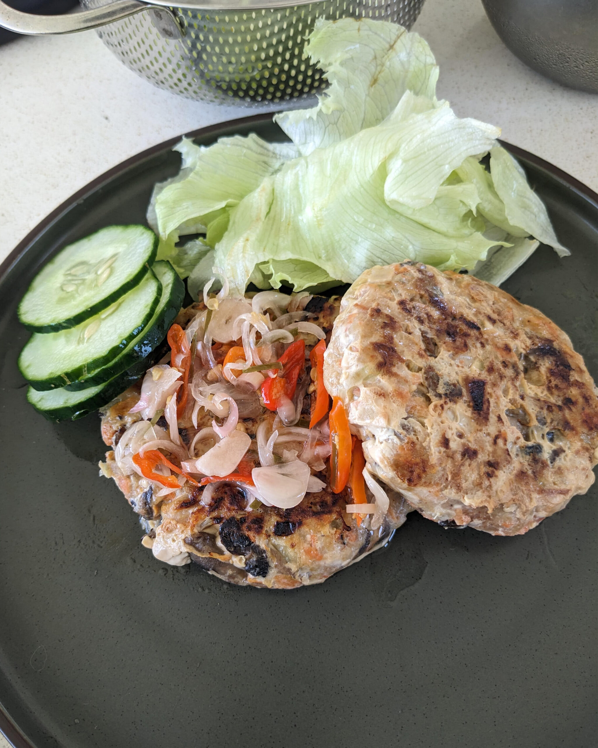 Tuna patty dengan sambal matah diatasnya